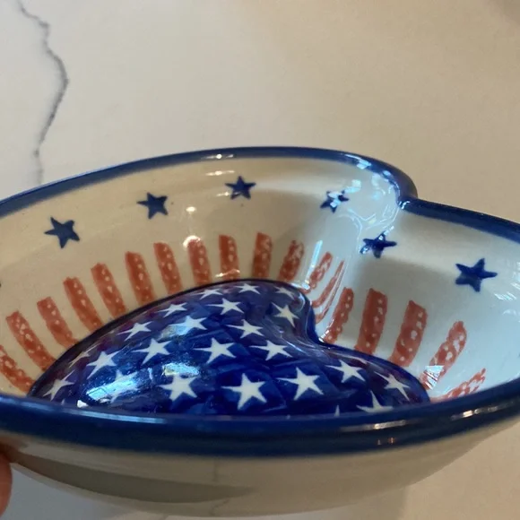 Polish pottery, Americana used it as a dish or has place to hang on wall. - Picture 4 of 4